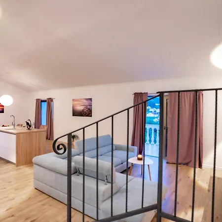 Διαμέρισμα Palit 1 *